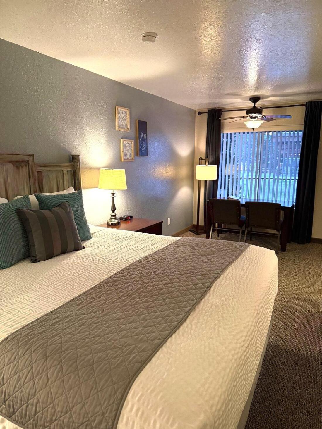 Mountain View Lodge Челан Стая снимка