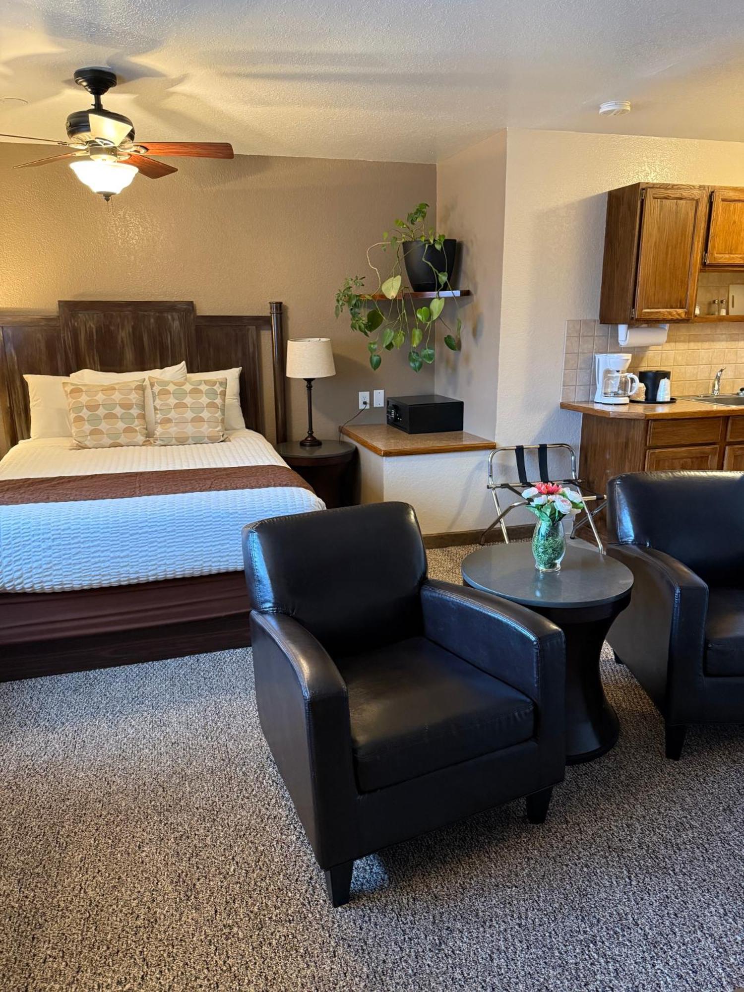 Mountain View Lodge Челан Стая снимка